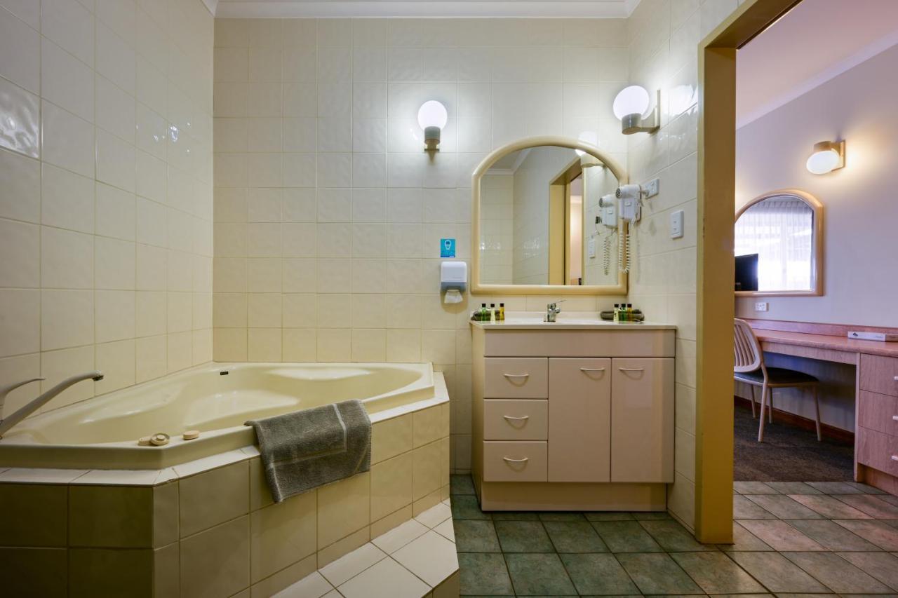 Westland Hotel Motel Уаяла Екстериор снимка